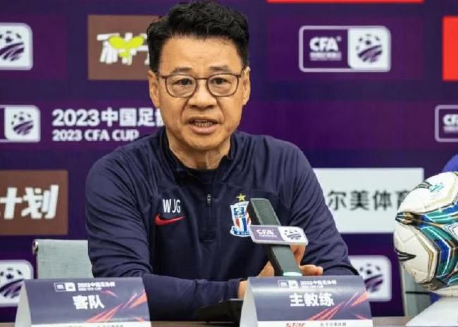 电影《一闪一闪亮晶晶》以歌舞的表现形式将关于中国式家庭的故事娓娓道来，这些情节关于家庭、关于梦想、关于爱的延续与极致的情感追求，最终在烟火气中成就平凡的普世情绪